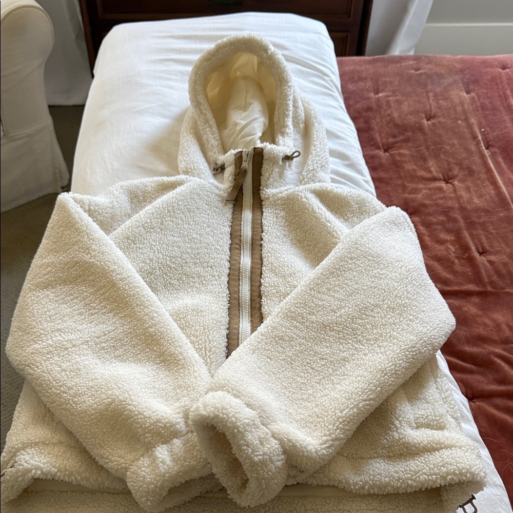 GAPFit Off-White Sherpa Jacket